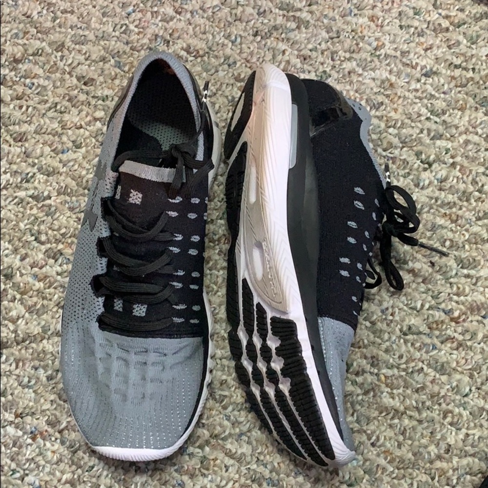 UA RUNNING SNEAKERS